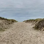 In With Ocean Views 아파트 니우포르트