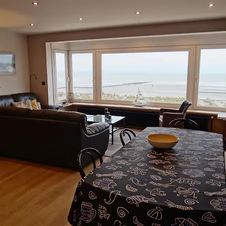 In With Ocean Views 아파트
